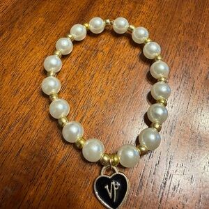 Elegant Pearl and Gold Bracelet with Capricorn zodiac Heart Charm